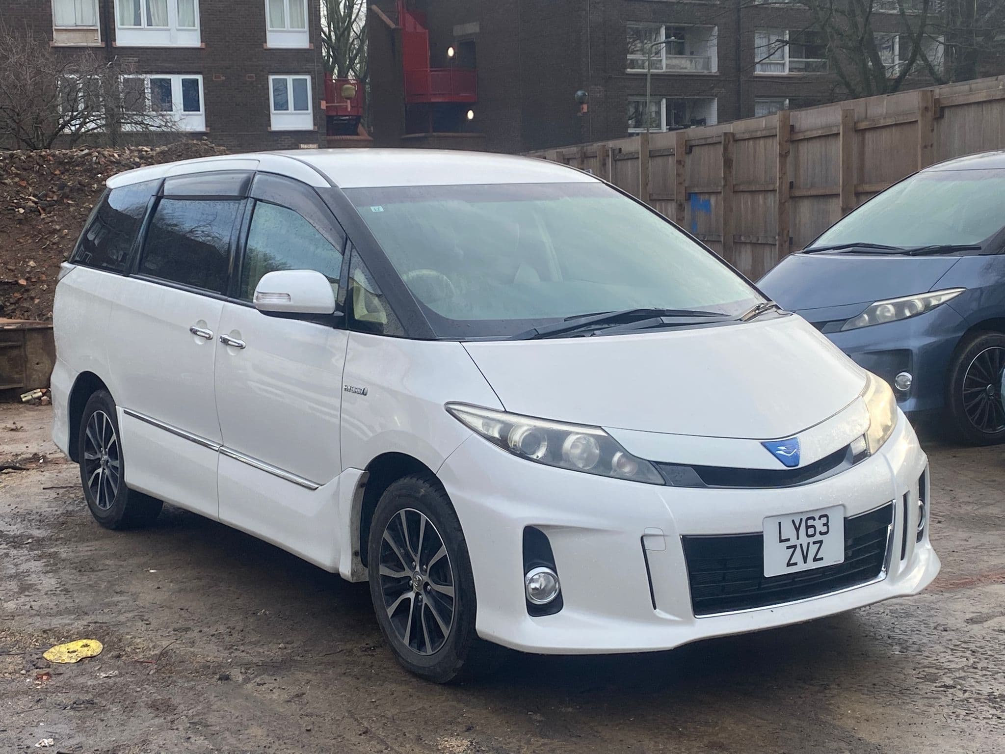 2013 Toyota Estima Hybrid